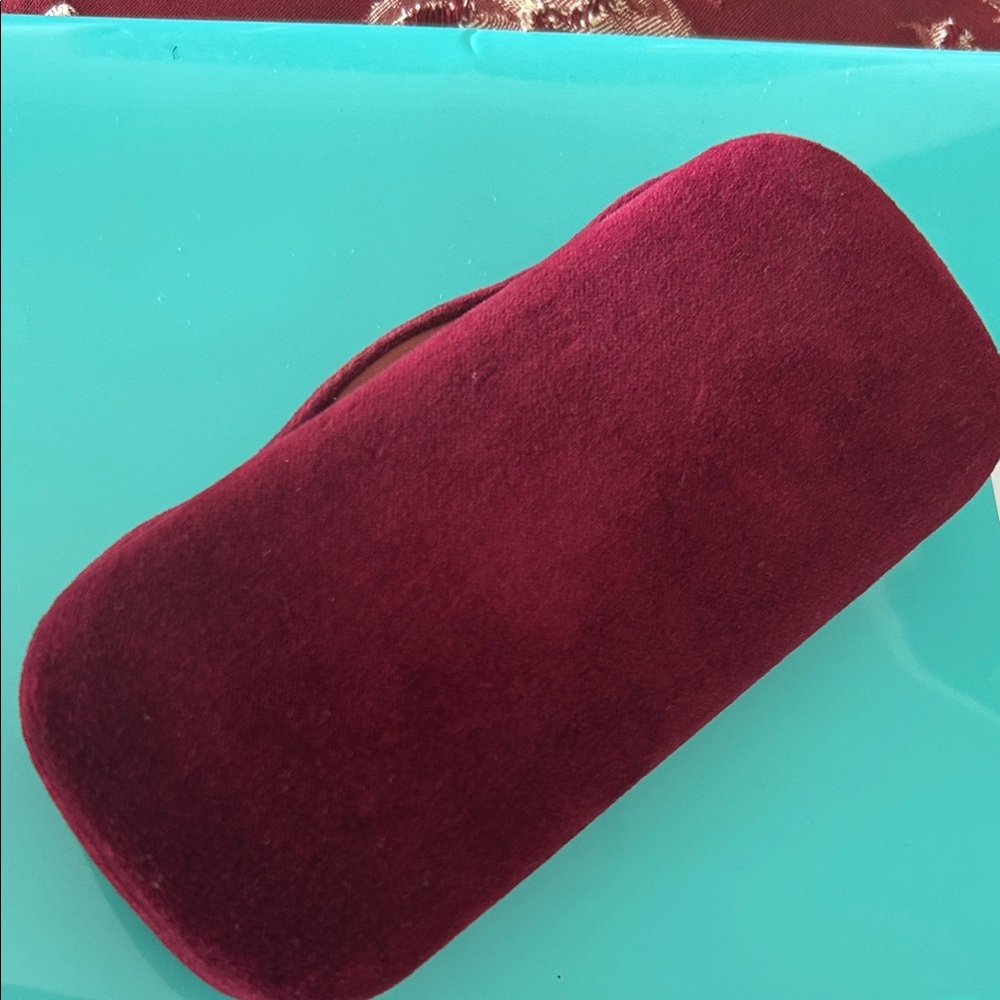 Gucci Burgundy Velvet Eyeglass Sunglass Case like new - Picture 5 of 5